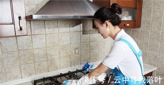 油渍|丈母娘来家小住3天,厨房就大变样!瞧瞧她的做法,那叫一个干净!