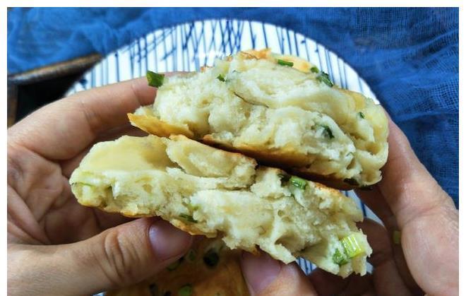 酥脆|葱花饼，学会这个简单做法，外酥里软，个个酥脆又起层