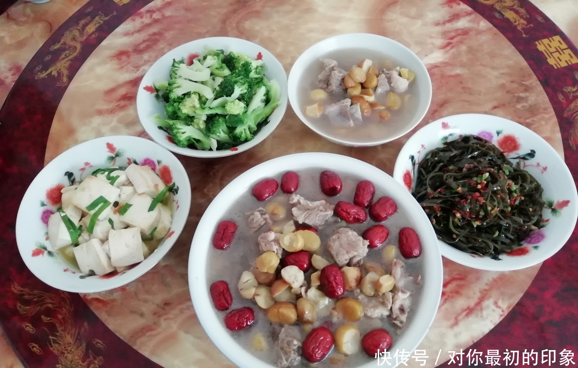 江西母子三人的午餐,在朋友圈火了,好吃接地气,不需要假精致