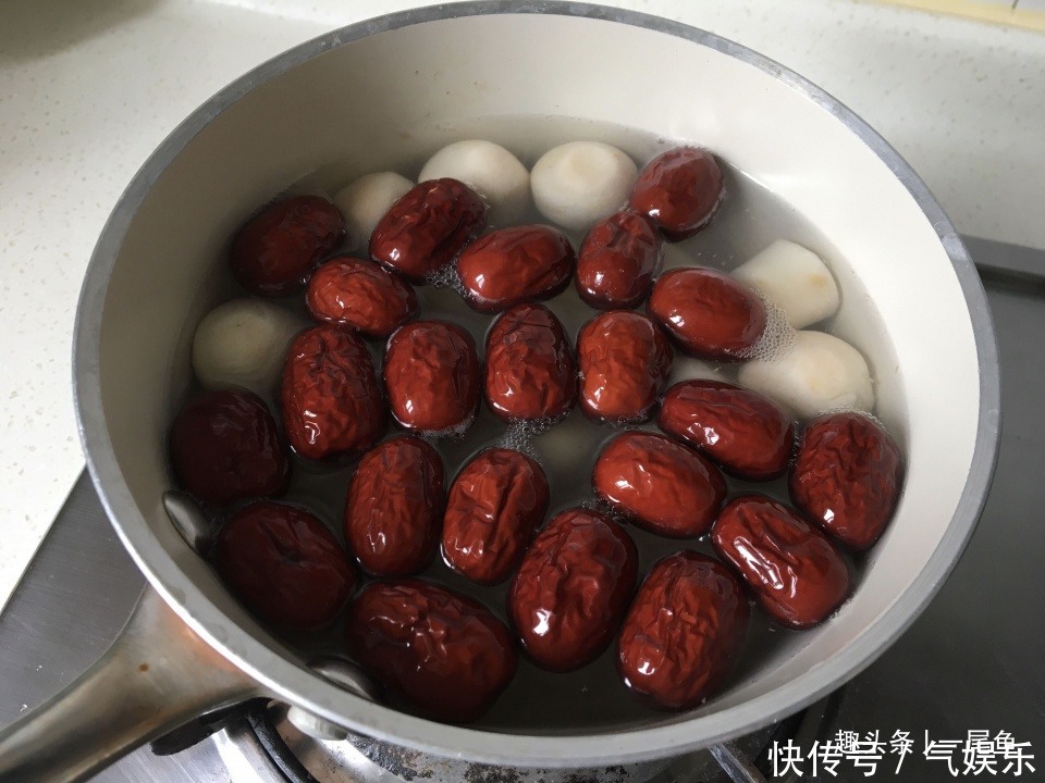 立秋后要多吃这碱性蔬菜,三块钱一斤,简单煮一煮,软糯香甜可口