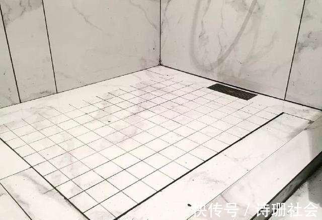 排水|卫生间地面不要再贴瓷砖了,头一次见这种设计,排水速度快10倍