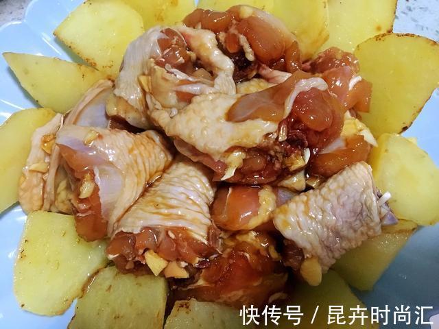 鸡肉|鸡肉和土豆搭配,蒸出来味道鲜美,还不油腻,适合冬天食用