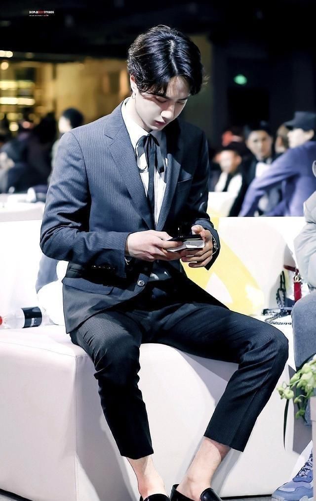 肖战 王一博是一个什么样的人钟汉良评价跟肖战一样