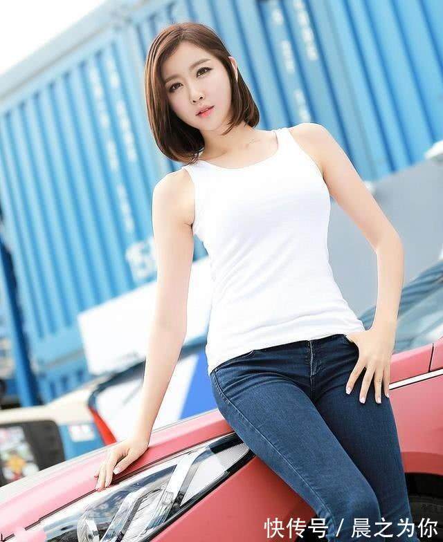 紧身牛仔裤 时髦优雅的牛仔裤,勾勒女性纤细的小蛮腰!