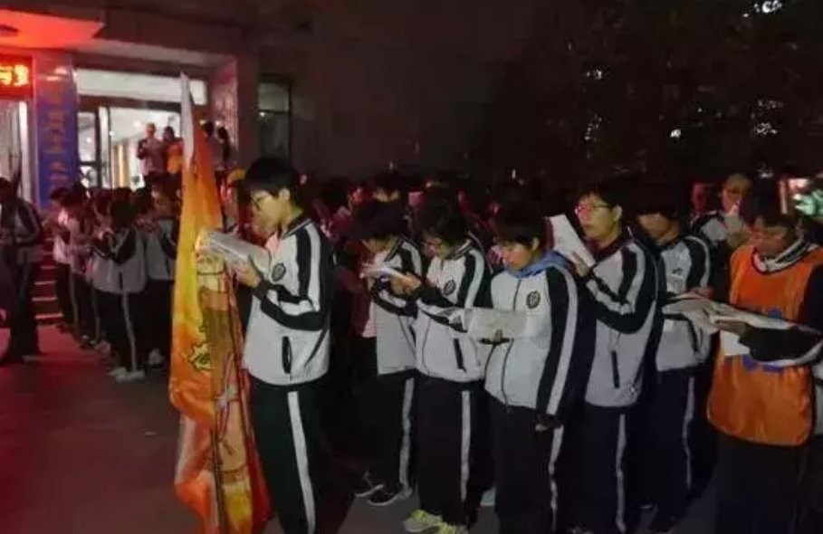 你知道中国学生有多累吗？10张图带你了孩子的日常，家长忍住眼泪