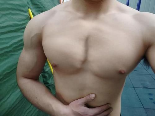 体脂|为啥有些人卧推重量很大，但是胸肌一般般？老师傅帮你分析分析