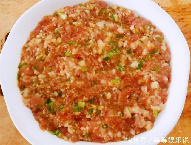 炸肉丸|炸肉丸时，别再放淀粉，厨师：学会3点，肉丸外脆里嫩，还不松散
