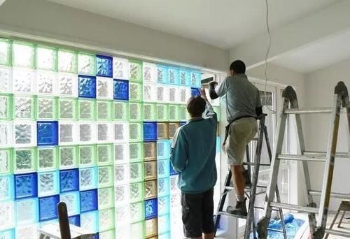 小户型|头一次见用玻璃砖砌隔断，没想到这么好看，师傅说小户型用这最好