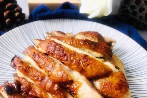 12道油煎出来的特色菜，看着就很有食欲，吃起来鲜香可口回味无穷