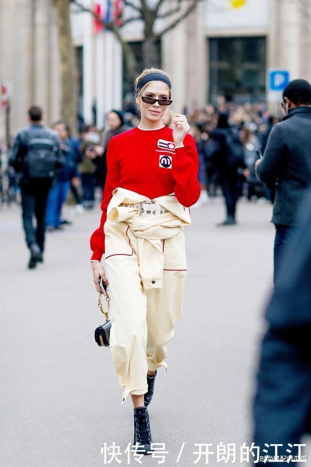 小黑裤已过时，今年流行“灯笼裤”，适合中年女人，确实减龄美