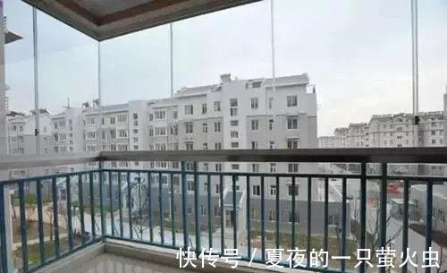 无框|阳台还可以这么封?邻居家阳台窗户连框都没有,看上去和没封一样