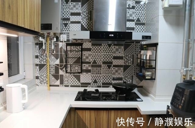 床头|越来越流行不做电视墙,学她家装修,入住三个月生活幸福美满