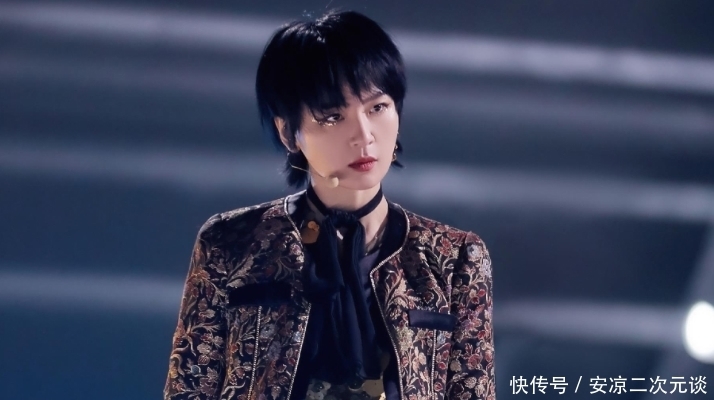 《姐姐2》成团夜在即，李斯丹妮晒与选手合照，台下的姐姐超有爱