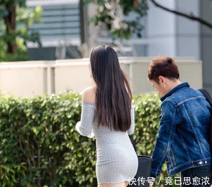街拍身材100分，皮肤100分，背影100分！