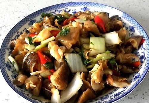 每一口都是那么香那么鲜的年夜饭，一道道端上桌，家人抢着吃！