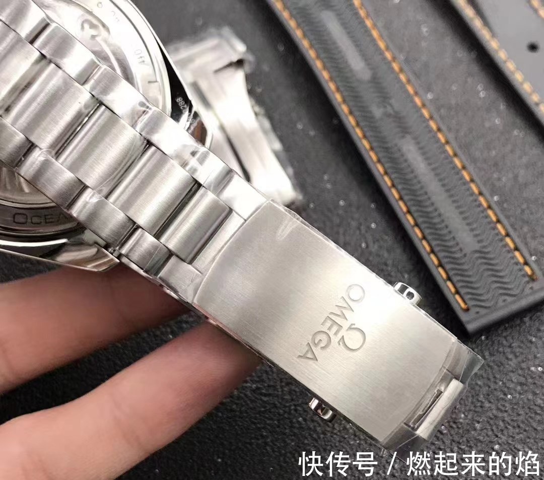 色差 VS厂欧米茄海马600GMT双时区复刻表真假对比一眼假吗!