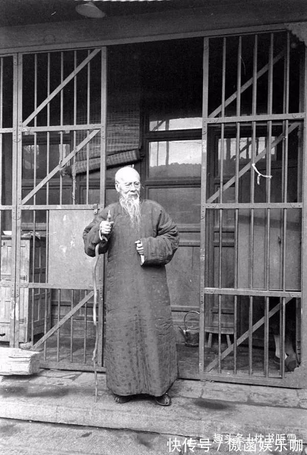 老舍&齐白石的8段情史告诉女人:中年男人偏爱年轻女性,原因只有一个