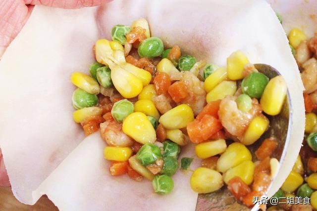 年夜饭加道菜，“四喜福袋”端上桌，寓意八方来福，财源滚滚