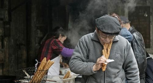 早餐吃不好，身体问题多长期吃早餐的人，健康吃早餐要注意3点