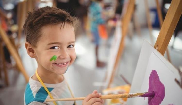 兴趣爱好|一家三口睡觉走红:爸妈装疯卖傻,好一对“戏精”,宝宝一脸茫然