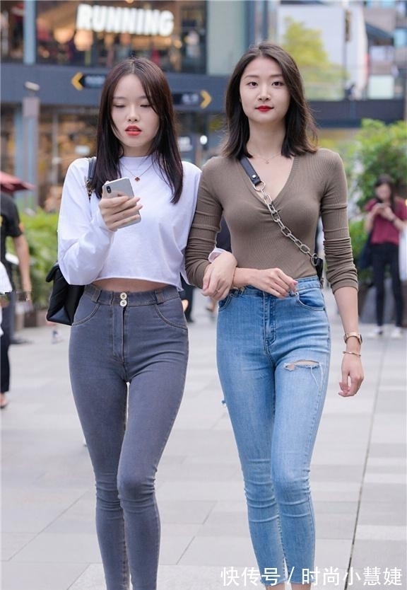 小姐姐|求同存异的“闺蜜装”,选择时髦牛仔裤,凸显女性魅力!