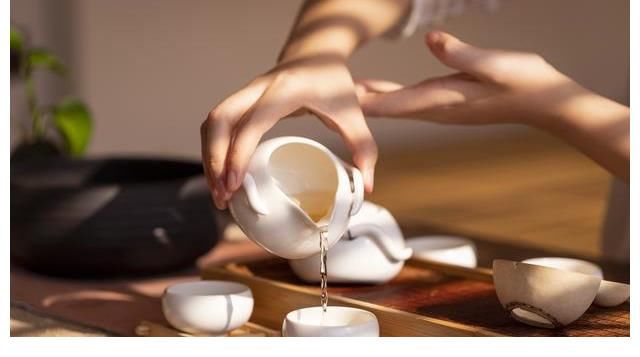 汪涵说：茶是一个人喝的；我希望喝懂茶，茶也希望我了解它