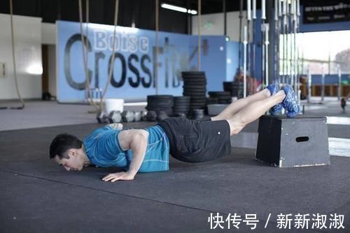 上胸|3个动作锻炼上胸肌群，让你的上胸变得饱满起来