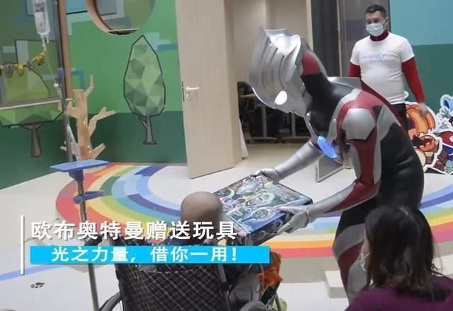 奥特曼系列|奥特曼的两面:他能带来光和希望,同时也让小学生半月花掉6千块