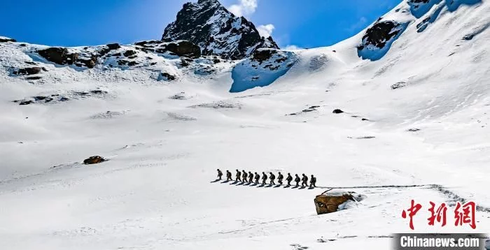 傲霜斗雪守边疆西藏军区海拔4676米标沙拉错哨点迎新春_安欣沙拉酱制造商