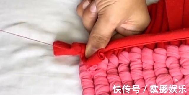 旧衣服扔掉太浪费了,天才主妇把它做成垫子,坐着舒服又省钱