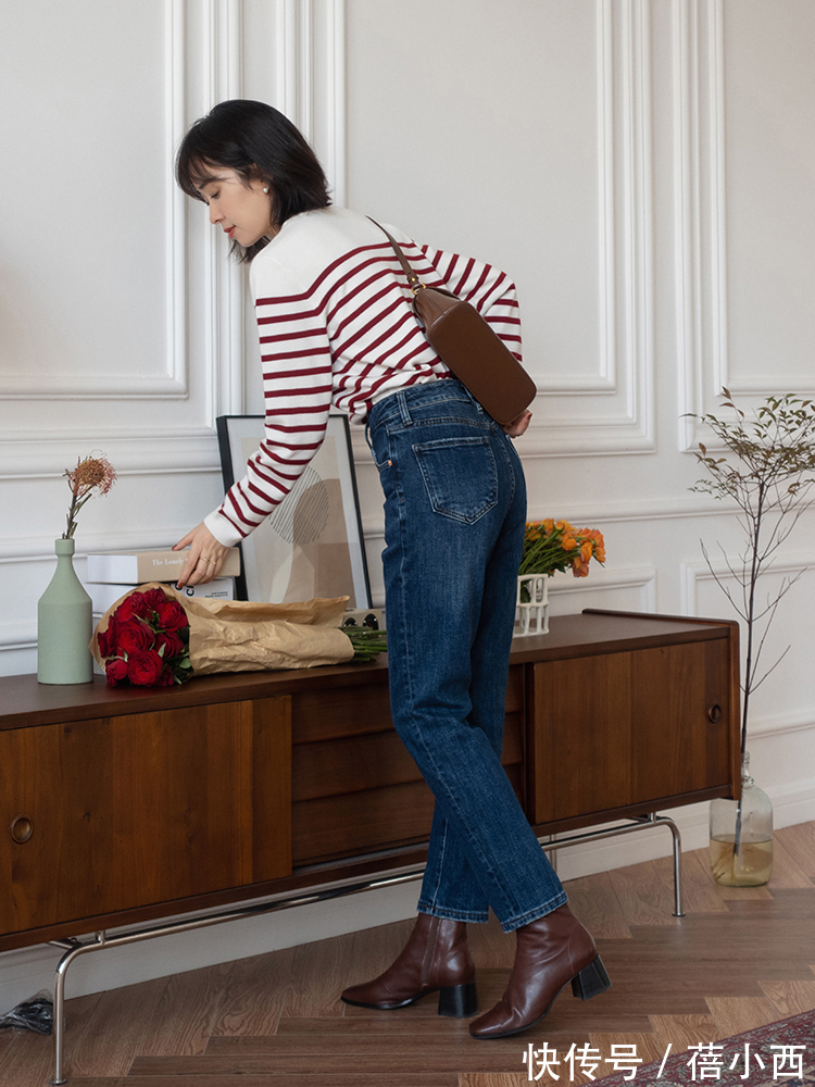 水洗|奔三奔四的女人,还是穿“牛仔裤”最时髦,搭配毛衣、衬衫真高级