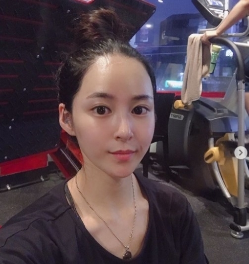 强壮|辣妈健身房撸铁多年肌肉强壮,自律的人实在是太强悍了!