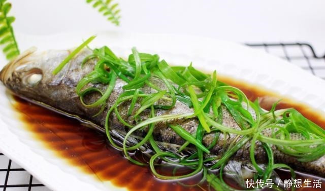鱼不论怎么蒸都发腥牢记这2点,不腥肉嫩还很鲜