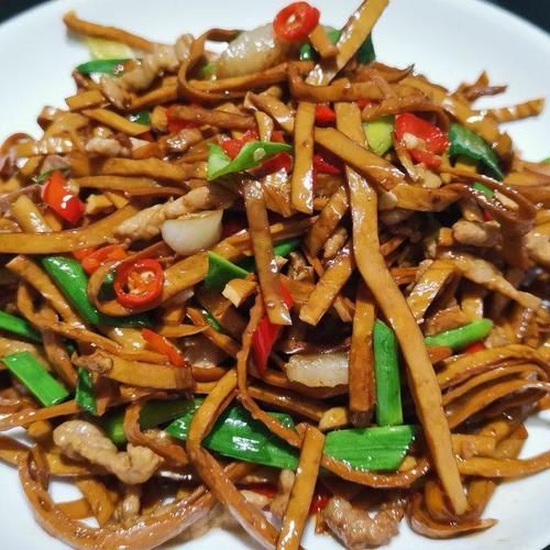肉絲韭菜炒豆腐絲,簡單美味的家常菜,超級下飯