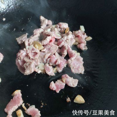老妈做的蒜苗炒牛肉，怎么吃都不腻
