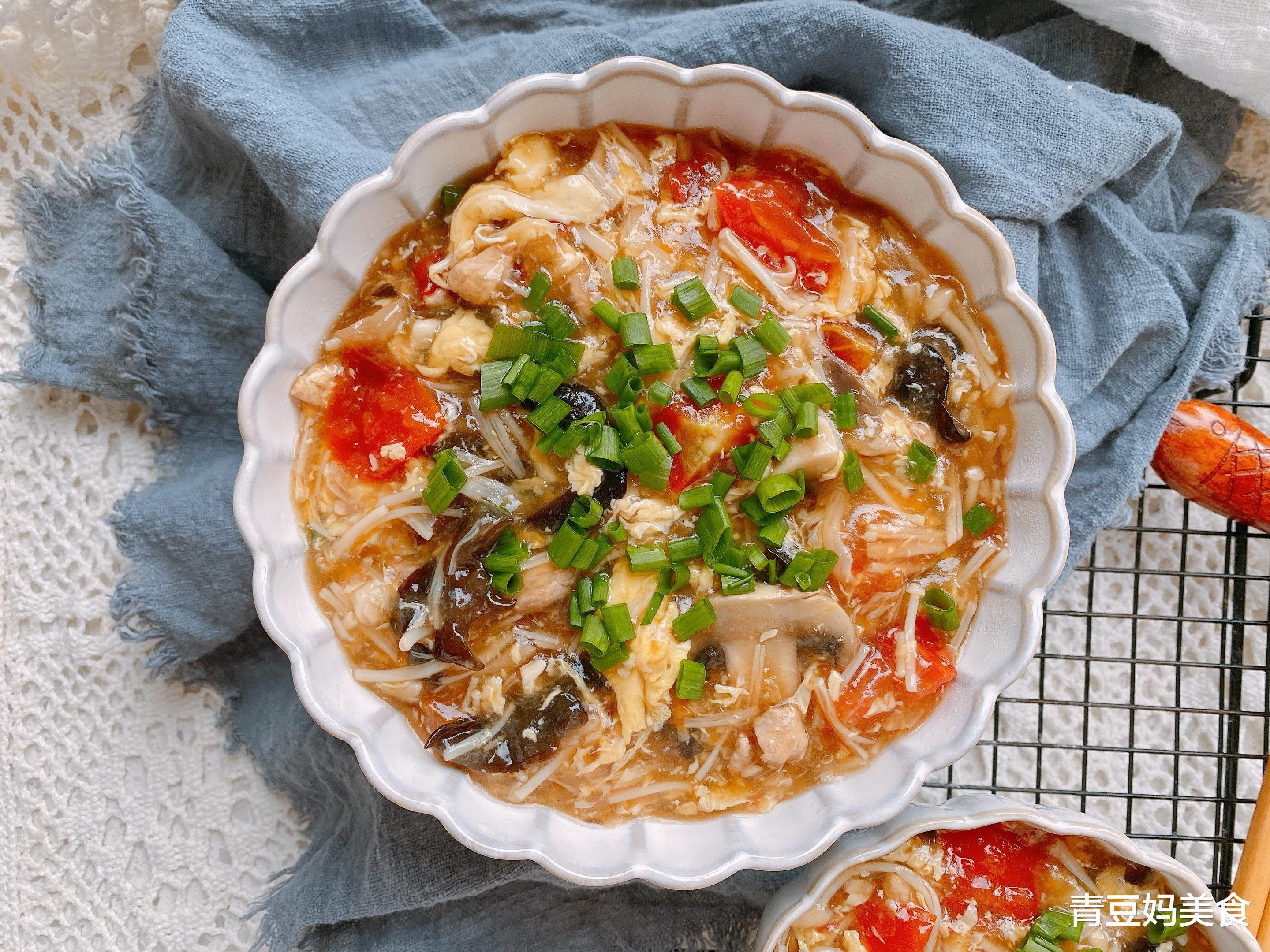 酸辣杂锅炖|夏季吃饭没胃口，试试酸辣杂锅炖，饭菜一锅搞定，5分钟就出锅