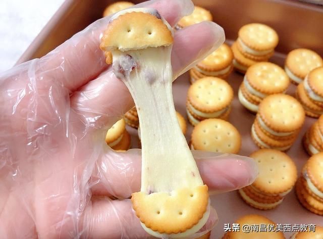 奶粉|自制零食牛轧饼干，仅仅是多了一层糖心，饼干美味瞬间提升