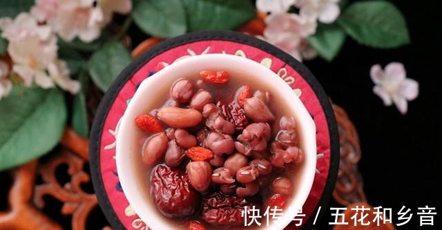 真红糖|50岁姑姑女人秋天要常喝这汤，美味又营养，面如桃花好入秋！