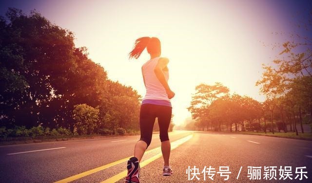 温开水|早晨是养生的黄金期!起床后坚持做好4件事,可以健康一整年