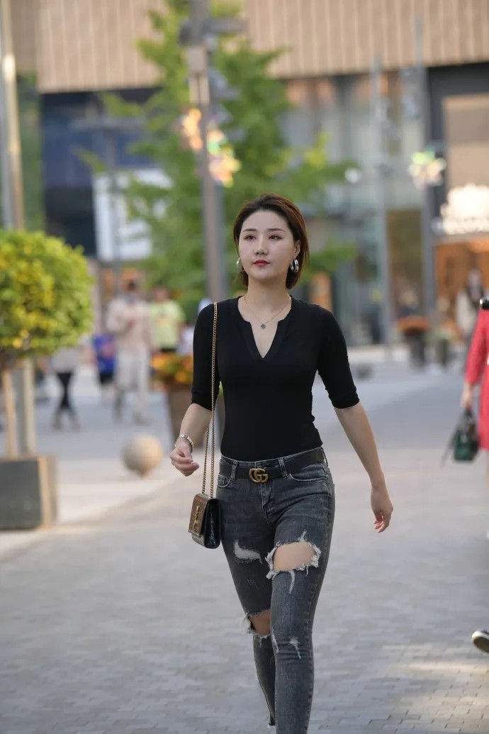 时髦 个性十足又养眼的穿搭,营造飒爽别致的风格,时髦又有型