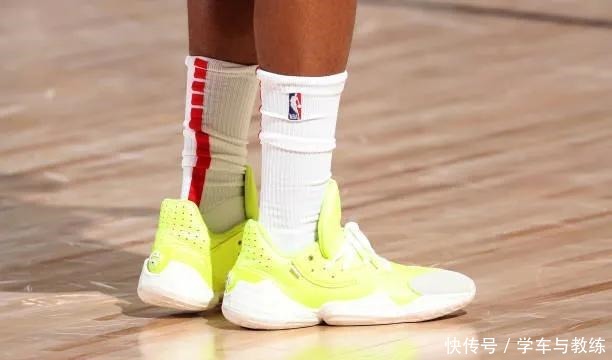  有趣|NBA球员上脚穆雷穿罗斯1代，詹姆斯的洞洞鞋很有趣