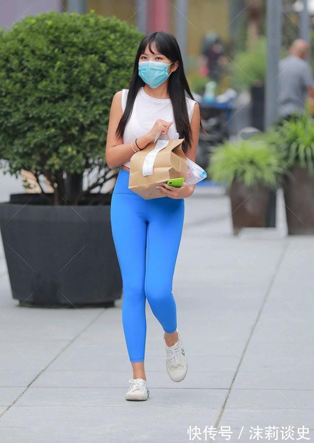 九分裤 动感单品总是黑白灰?快来尝试“蓝色九分裤”,青春靓丽有活力