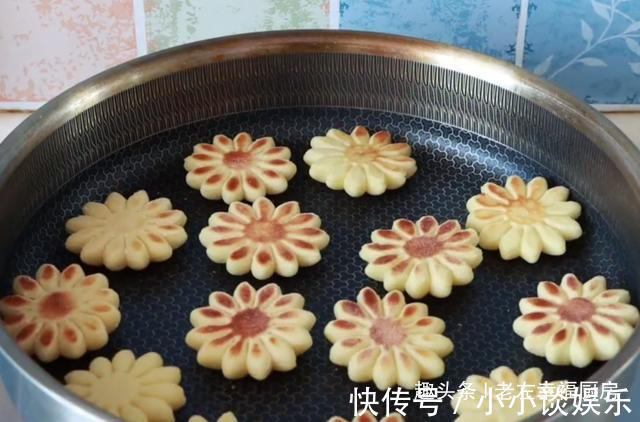 两颗鸡蛋一碗面，给儿子做了一个小零食，暄软香甜，超级好吃