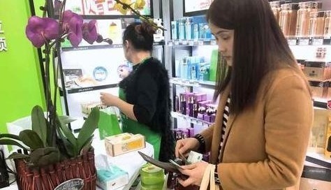 顾客 逛护肤品店时，这3种顾客最不受柜姐待见，一看就知道没见过世面