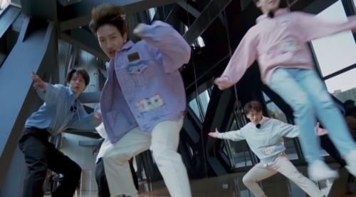 被《青你2》淘汰后，她转头参加央视选秀，和蔡徐坤再续师生缘