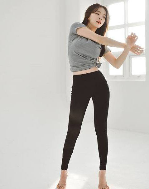 底裤|美女街拍性感热辣的紧身打底裤小姐姐,看上去非常诱人