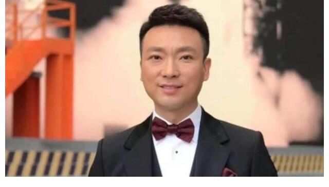 2022央视主持人大赛官宣，撒贝宁朱广权送上祝福，董卿为何不出席