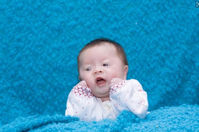 满月照|史上“最坑爹”的照片,“便便”拉到身上了还在笑,网友:真敬业