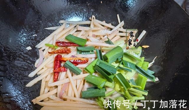 它是淤泥里的宝贝，却洁白如玉，我家一周吃五次，又脆又香真下饭！