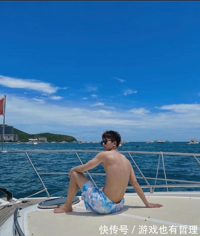 身材|20岁的肌肉“小狼狗”，这结实匀称的身材我可以！